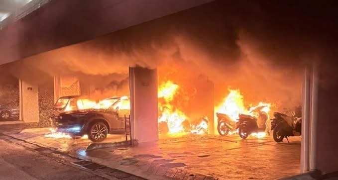 Sembilan kenderaan hangus terbakar di parkir kondominium Bayan Lepas