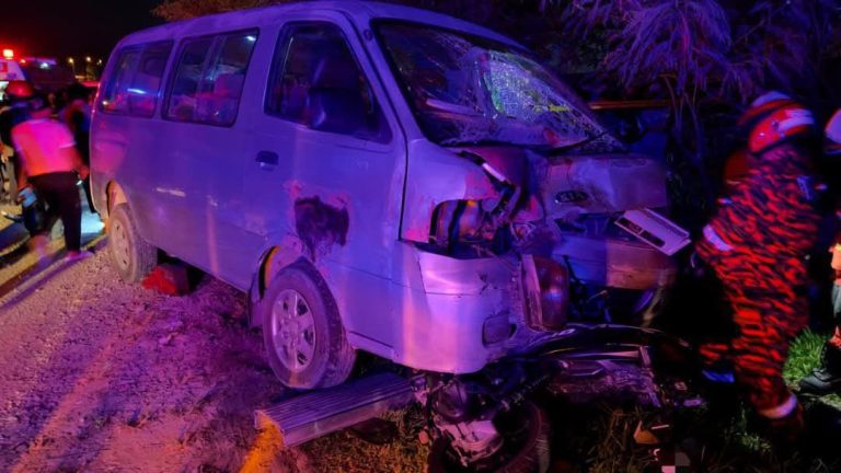 Dua maut motosikal bertembung dengan van di Kota Kinabalu