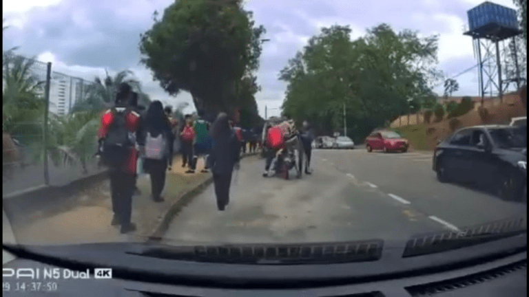 Polis sahkan kejadian pelajar ditumbuk di hadapan sekolah di Larkin