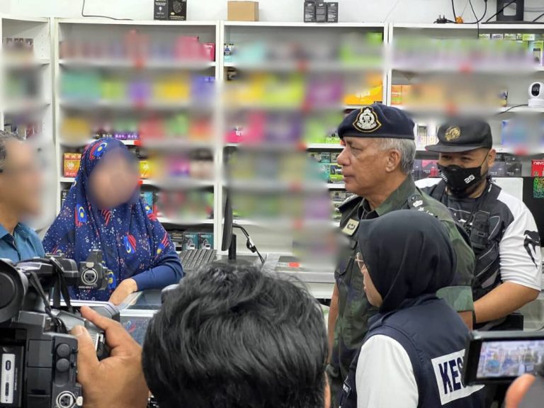 Briged Tengah serbu 10 premis jual rokok eletronik tanpa kebenaran