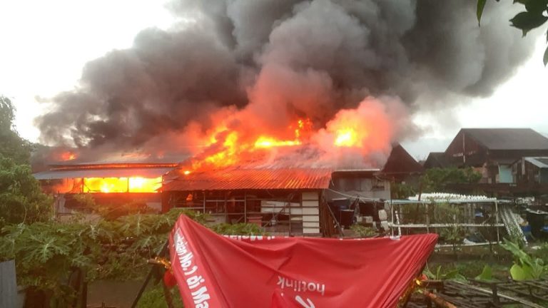 Penduduk berdepan detik cemas, empat rumah di Air Itam terbakar