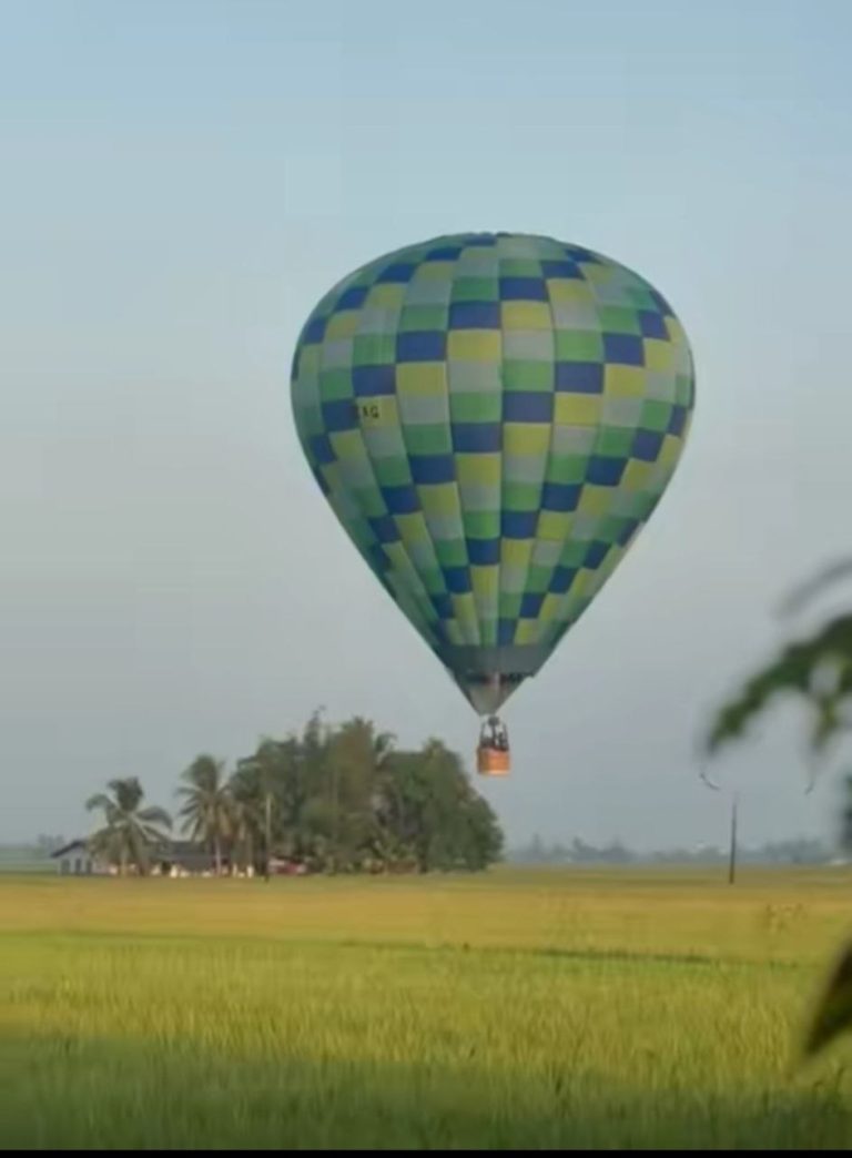 Belon udara panas mendarat cemas di kawasan sawah padi, elak tersasar ke laut