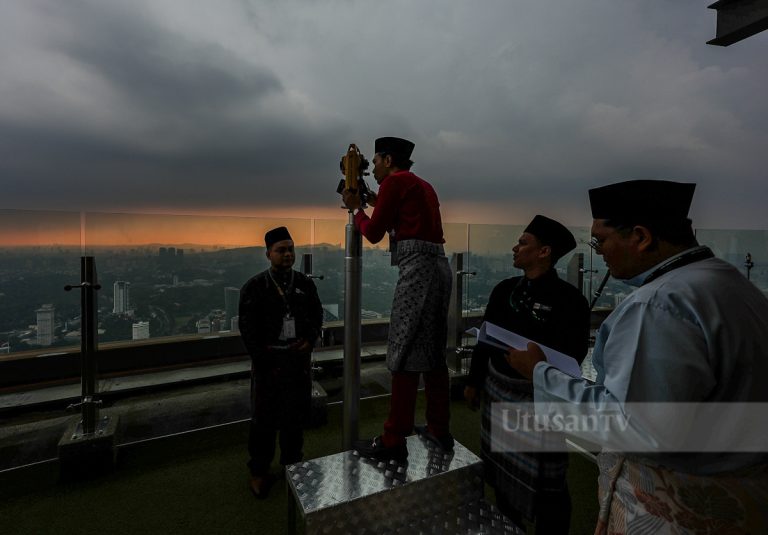 Umat Islam genapkan puasa 30 hari, Aidilfitri disambut Sabtu