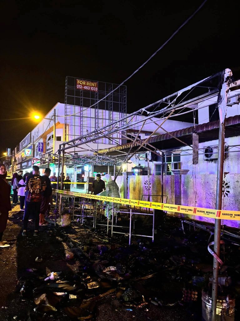Gerai jual mercun 95 peratus musnah terbakar di Nibong Tebal