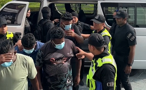 3 lelaki mengaku tak bersalah bergaduh di Balai Polis Meru