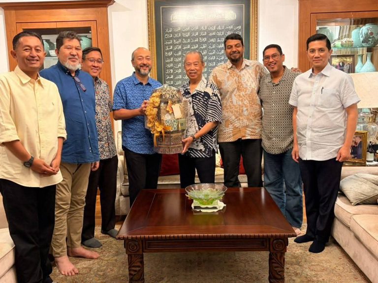 Pemimpin PEJUANG, Bersatu bertemu bincang isu penyatuan dan kerjasama