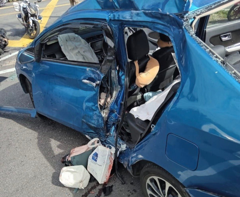 3 maut termasuk bayi 7 bulan, motosikal langgar kereta tiba-tiba membelok