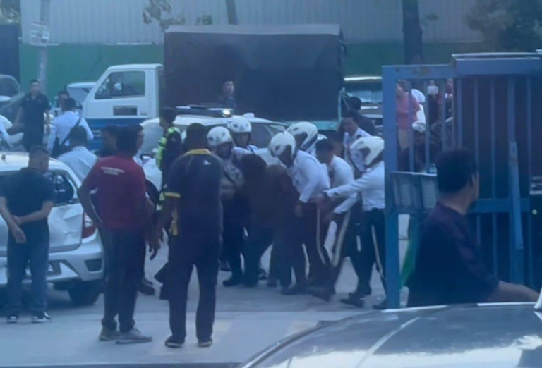 Pemandu Axia langgar lari anggota trafik berjaya ditahan