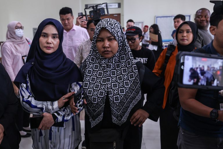 Kes pemandu mabuk: Anak tidur berselimutkan baju arwah
