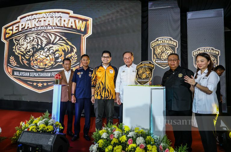 (GALERI) PM rasmi Akademi Sepak Takraw Malaysia