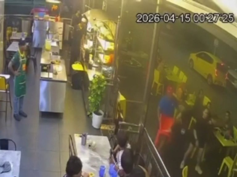 Tegur merokok punca pergaduhan di restoran mamak