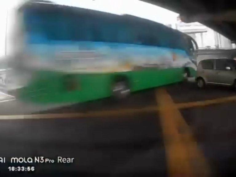 Pemandu bas langgar lampu merah, rempuh tiga kenderaan direman tiga hari