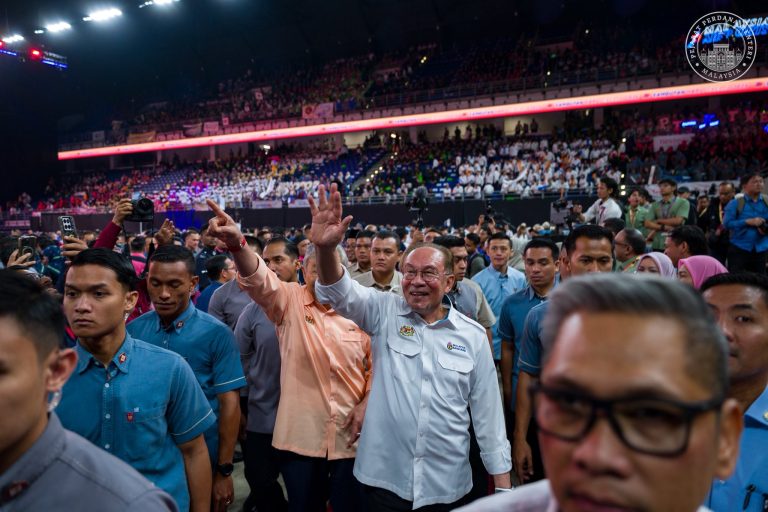 Kerajaan pinda akta bolehkan warga Malaysia kerja di Singapura dicarum PERKESO – PM