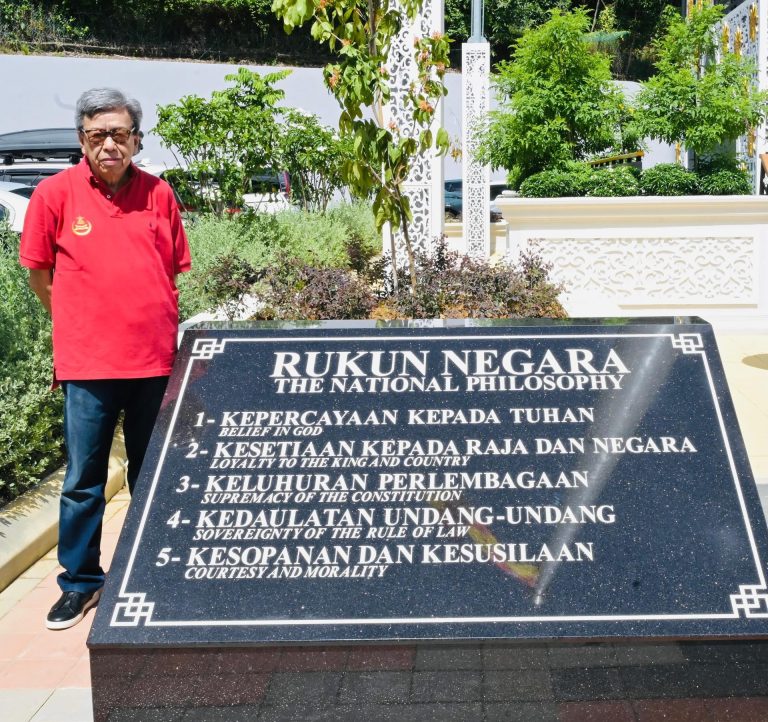 Sultan Sharafuddin seru ADUN DAP, bekas exco DAP baca rukun Negara di Dataran Selangor seminggu sekali