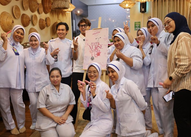 Pempengaruh terkenal Ashhry rai lebih 500 jururawat di Restoran Ashhryshoshedap miliknya