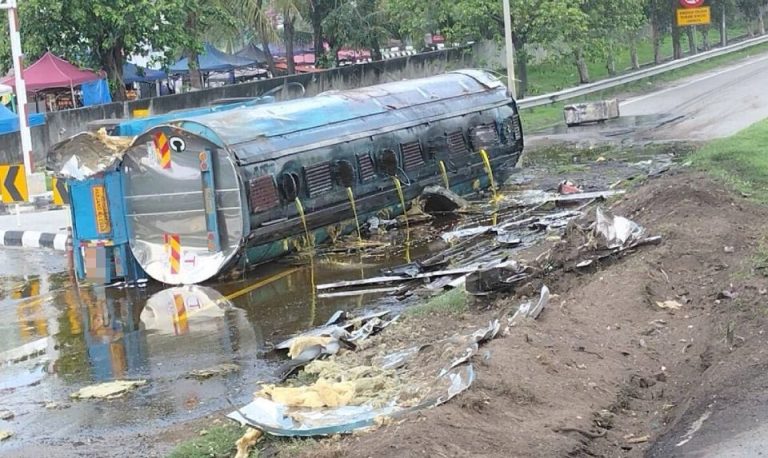 Kunci tercabut punca tangki minyak sawit tertanggal daripada lori