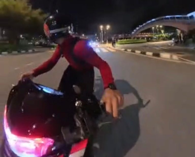 Remaja dicekup polis lepas muat naik video aksi ‘wheelie’, langgar lampu merah