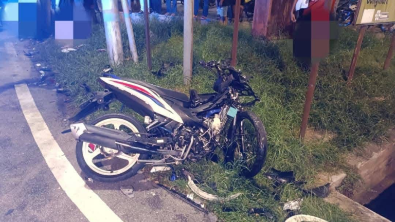 Pemuda maut kemalangan motosikal dengan Hilux di Kota Tinggi