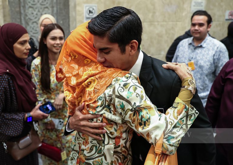 (GALERI) Keputusan rayuan kes Syed Saddiq ditangguh susulan hakim tidak sihat