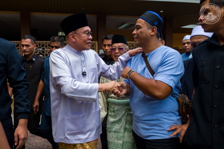 Pelarian Rohingya mesti patuh undang-undang atau berdepan tindakan – PM