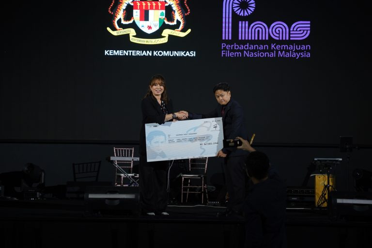 Legasi Penghibur Rakyat terus bernyawa: EMI Music serah royalti buat waris Sudirman, dedah projek filem biopik