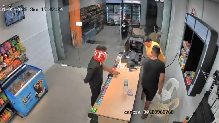 Suspek samun bersenjata kedai serbaneka diburu polis, pekerja cedera diserang 