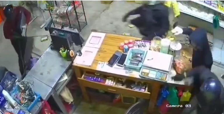 Pekerja kedai runcit cedera dilibas pedang ketika disamun di Kuala Ketil