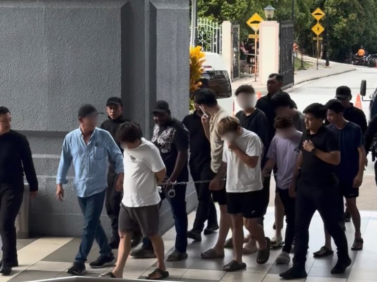 Remaja 17 tahun antara 13 didakwa merusuh di Jinjang